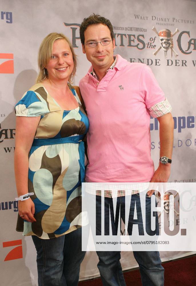 Matthias Opdenhoevel, Moderator, und Frau Alexandra Opdenhoevel beim Exklusiven Gala-Screening Pirates of the Caribbean bei Peek und Cloppenburg in Koeln am 23.05.07. Start des Kinofilms am 24. Mai 2007. Photos: Siewert Nordrhein-Westfalen Germany
