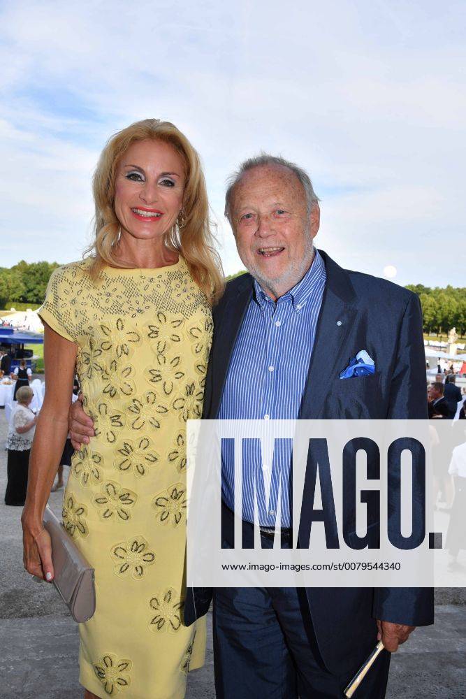 Joseph Vilsmaier mit Freundin Birgit Muth Sommerempfang des Landtags in Schloß Schleißheim Neues Schloß Schleißheim München 18. Juli 2017