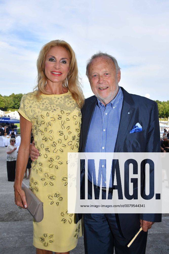 Joseph Vilsmaier mit Freundin Birgit Muth Sommerempfang des Landtags in Schloß Schleißheim Neues Schloß Schleißheim München 18. Juli 2017