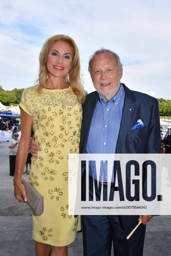 Joseph Vilsmaier mit Freundin Birgit Muth Sommerempfang des Landtags in Schloß Schleißheim Neues Schloß Schleißheim München 18. Juli 2017