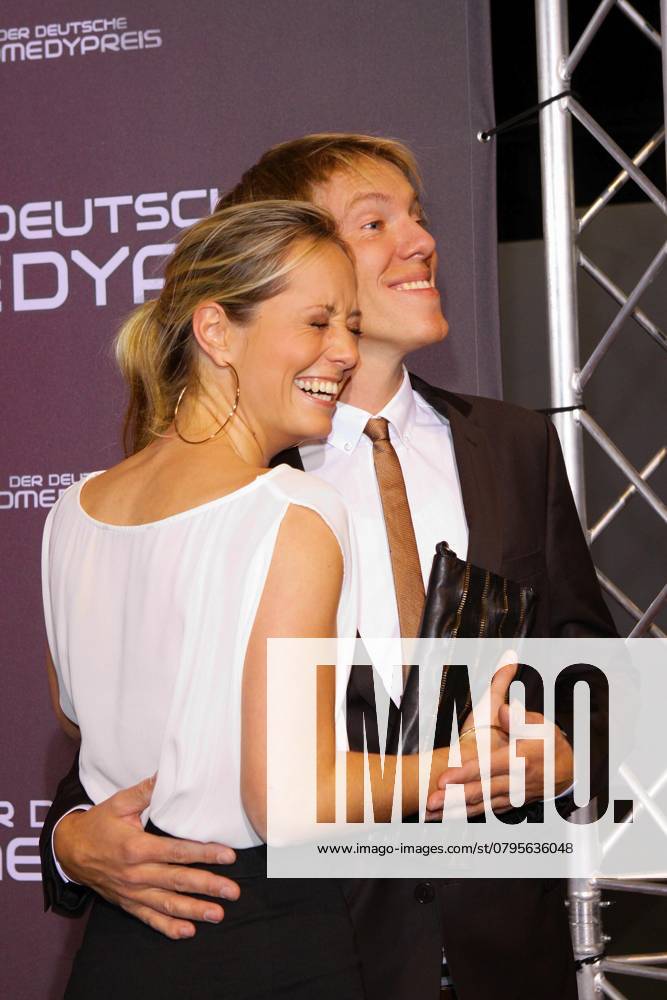 Simon Gosejohan und Freundin Angela Finger-Erben zu Gast bei der Verleihung des Deutschen Comedypreis 2009 im Coloneum in Koeln-Ossendorf am 20.10.09. Der deutsche Comedypreis wird erst am Freitag, den 23. Oktober 2009, von 21:15 Uhr bis 00:00 Uhr bei RTL ausgestrahlt, es besteht eine Sperrfrist fuer die Bekanntgabe der Gewinner bis Freitag, 23. Oktober 2009, 00:00 Uhr. Nordrhein-Westfalen Germany