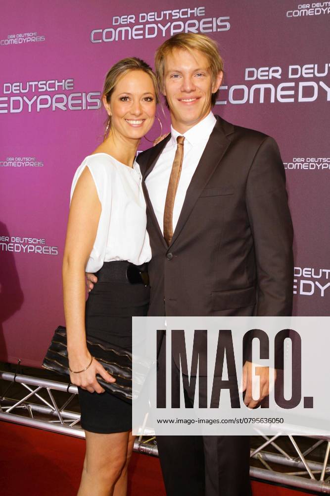 Simon Gosejohan und Freundin Angela Finger-Erben zu Gast bei der Verleihung des Deutschen Comedypreis 2009 im Coloneum in Koeln-Ossendorf am 20.10.09. Der deutsche Comedypreis wird erst am Freitag, den 23. Oktober 2009, von 21:15 Uhr bis 00:00 Uhr bei RTL ausgestrahlt, es besteht eine Sperrfrist fuer die Bekanntgabe der Gewinner bis Freitag, 23. Oktober 2009, 00:00 Uhr. Nordrhein-Westfalen Germany
