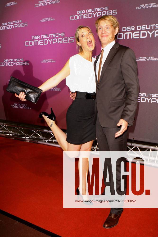 Simon Gosejohan und Freundin Angela Finger-Erben zu Gast bei der Verleihung des Deutschen Comedypreis 2009 im Coloneum in Koeln-Ossendorf am 20.10.09. Der deutsche Comedypreis wird erst am Freitag, den 23. Oktober 2009, von 21:15 Uhr bis 00:00 Uhr bei RTL ausgestrahlt, es besteht eine Sperrfrist fuer die Bekanntgabe der Gewinner bis Freitag, 23. Oktober 2009, 00:00 Uhr. Nordrhein-Westfalen Germany