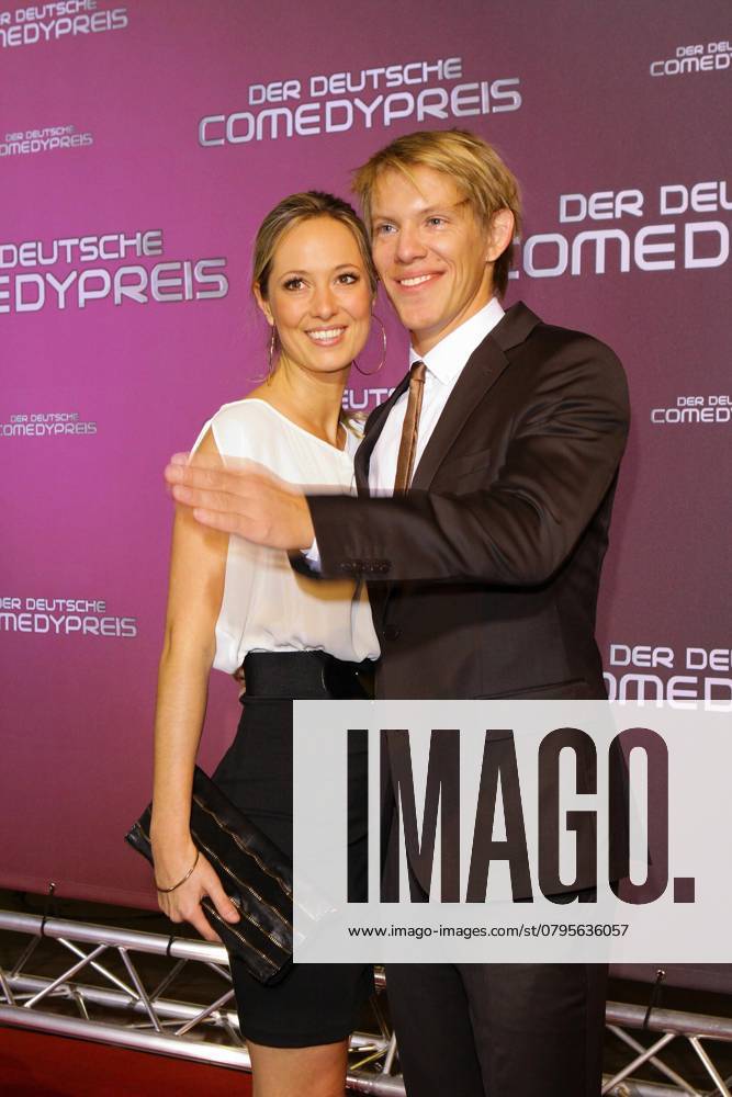 Simon Gosejohan und Freundin Angela Finger-Erben zu Gast bei der Verleihung des Deutschen Comedypreis 2009 im Coloneum in Koeln-Ossendorf am 20.10.09. Der deutsche Comedypreis wird erst am Freitag, den 23. Oktober 2009, von 21:15 Uhr bis 00:00 Uhr bei RTL ausgestrahlt, es besteht eine Sperrfrist fuer die Bekanntgabe der Gewinner bis Freitag, 23. Oktober 2009, 00:00 Uhr. Nordrhein-Westfalen Germany