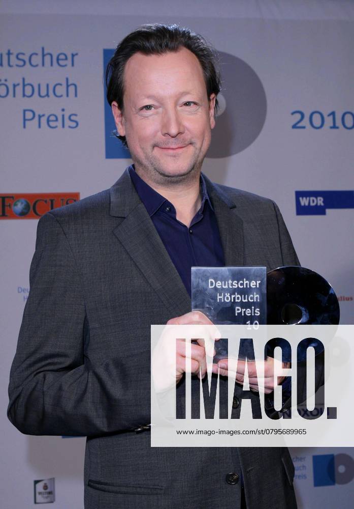 Matthias Brandt wurde mit dem Deutschen Hoerbuchpreis 2010, in der Kategorie Das besondere Hoerbuch-Bester Krimi, im WDR Funkhaus in Koeln am 10.03.2010 ausgezeichnet. Nordrhein-Westfalen Nordrhein-We Germany