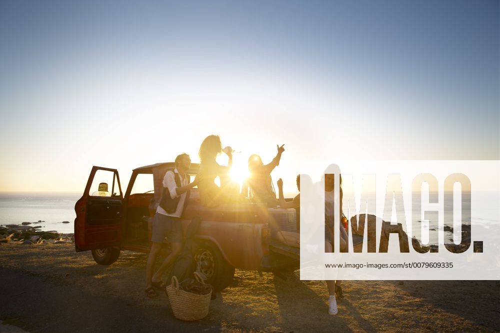 Happy young people outside pick up truck at the coast at sunset model released Symbolfoto property released ZEF13915