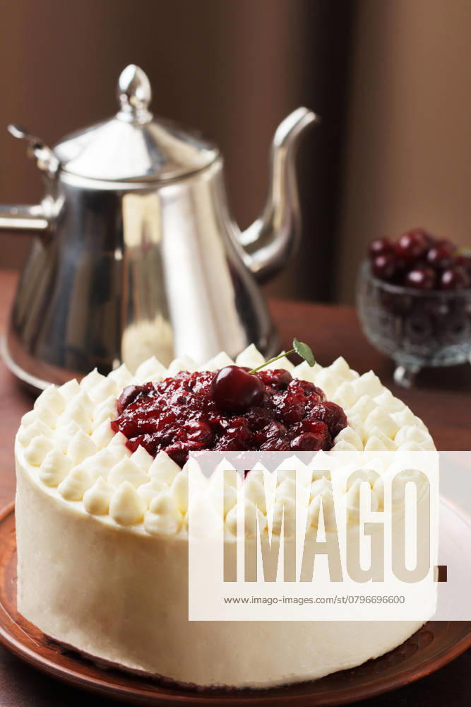 IMAGO Creative, Jahreszeit Sommer, Kirschen Biscuit cake, cherry souffle with cream cheese and cherry confiture on wooden background. Close-up,vertical photo , 48546162.jpg, cherry cake, cream cheese, cherry confiture, Biscuit cake, cherry souffl, background, food, fruit, chocolate, birthday, sweet, slice, cherry, delicious, cake, tasty, dessert, cream, creamy, frosting, tart, decorated, fresh, whipped cream, homemade, traditional, german, rustic, close up, piece, cocoa, red, gourmet, celebration, naked, entire, carb, valentine, style, plate, free, preparation, holiday, photos, view, whipped, pastry, calories, excess weight, wooden RECORD DATE NOT STATED