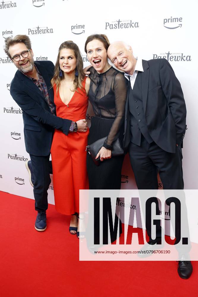 Matthias Matschke, Cristina do Rego, Bettina Lamprecht, Dietrich Hollinderbaeumer, bei PASTEWKA, Premiere im Kino International in Berlin, Roter Teppich, Berlin Deutschland, Germany