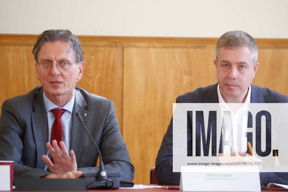 Neue Kooperationsvereinbarung mit landeseigenen Wohnungs-unternehmen abgeschlossen Maßvolle Mietsteigerungen und verbesserter Schutz für Haushalte mit niedrigem Einkommen, Der Senat und die landeseigenen Wohnungsunternehmen (LWU) haben ihr gemeinsames Regelwerk für eine soziale und nachhaltige Bewirtschaftung ihres Wohnungsbestands aktualisiert. Die neue Kooperationsvereinbarung wurde auf einer PK in Berlin von Stadtentwicklungssenator Christian Gaebler, Finanzsenator Stefan Evers und den beiden Vorständen der Gesobau, Jörg Franzen, und Gewobag, Snezana Michaelis, vorgestellt. Berlin Deutschland, Germany
