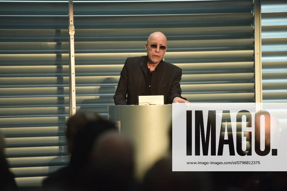 Gedenken an den Musiker Fritz Puppel von der Musikgruppe City, beim Krematorium Berlin-Baumschulenweg, Trauerfeier fuer den Musiker, Musikmanager Thomas Stein, BMG, Berlin Deutschland, Germany