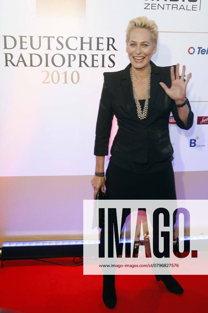 Baerbel Schaefer bei der Verleihung des Deutscher Radiopreis 2010 in Hamburg, Roter Teppich, Ankunft der Gaeste, Hamburg Deutschland, Germany