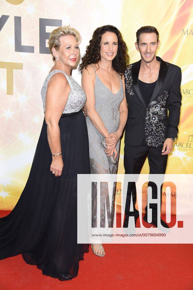 Andie MacDowell, Marcel Remus mit Mutter Silke Remus bei der Remus Lifestyle Night 2017 im Llaut Palace Hotel in Palma de Mallorca (Spanien) am 03.08.2017