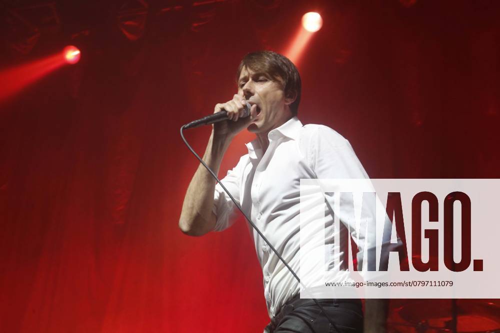 SUEDE, Saenger Brett Anderson, im Konzert im Huxleys in Berlin, Musik, Britpop, Berlin Deutschland, Germany