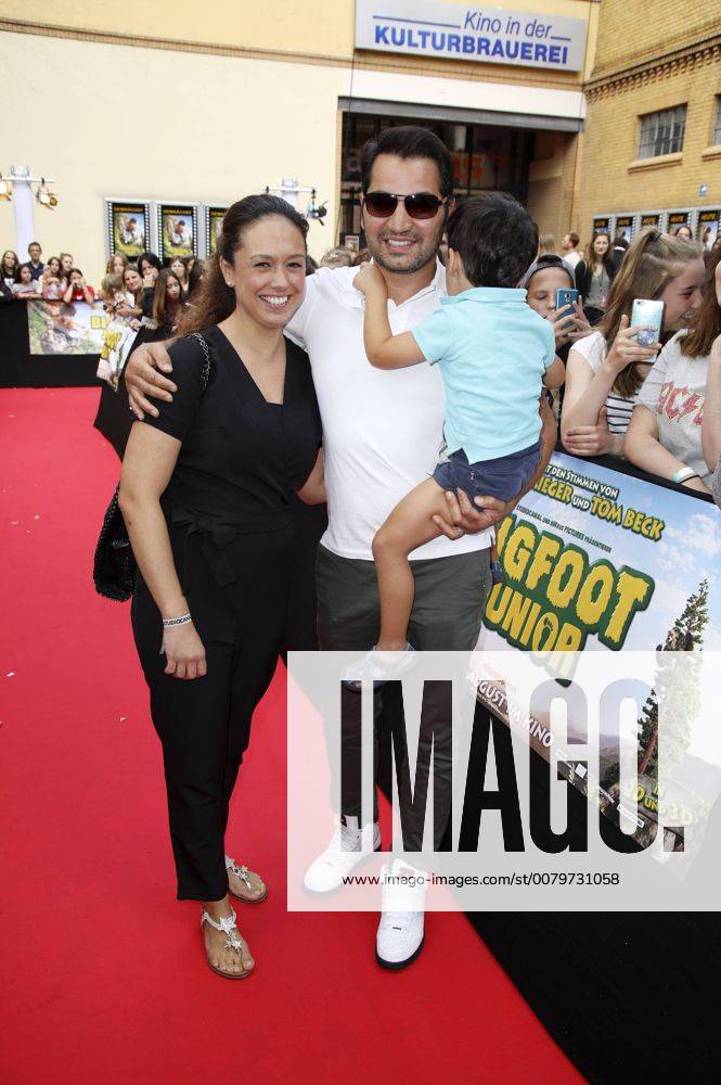 Bülent Sharif mit Ehefrau Emy und Sohn Tinucin-Khan bei der Premiere des Kinofilms Bigfoot Junior The Son of Bigfoot im Kino in der Kulturbrauerei. Berlin, 06.08.2017 Foto:xS.xGabschx xFuturexImage