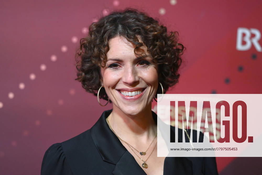 Eva Maria REICHERT (Schauspielerin), Einzelbild,angeschnittenes Einzelmotiv,Portraet,Portrait,Porträt. Roter Teppich,Red Carpet,Bayerischer Filmpreis 2024 am 24.01.2025 im Prinzregententheater in Muenchen.