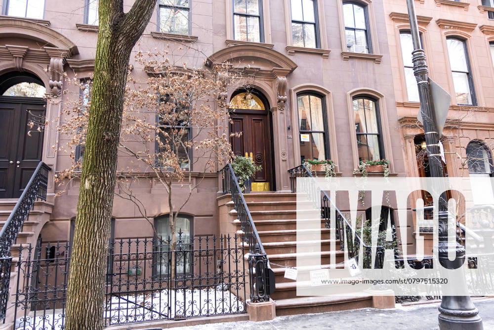 66 Perry Street Requests a Gate Due to Tourists. 66 Perry Street is where Sex and the City was filmed. Tourists take photos and sit on steps disrupting tenants. Tenants requested a gate. Featuring: 66 Perry Street-Exterior Views Where: New York, New York, United States When: 24 Jan 2025 Credit: Janet Mayer INSTARimages.com . NOT FOR USE BY NEWSPAPERS BASED IN THE UK.