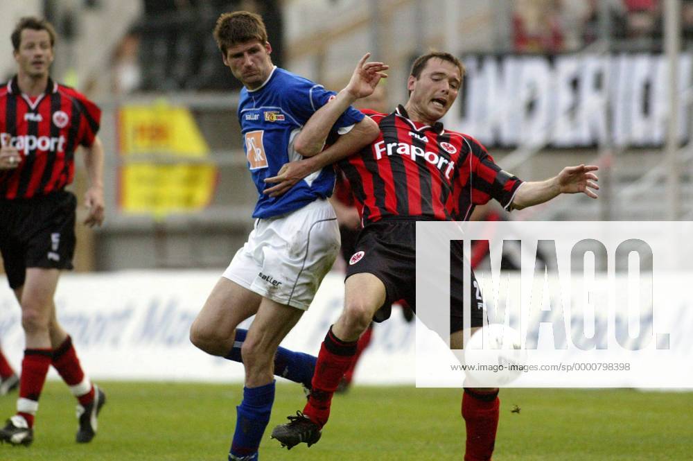 Markus Beierle (Frankfurt, re.) gegen Jan Sandmann (Union) Fußball 2. BL Herren Saison 2002 2003, Eintracht Frankfurt - 1.FC Union Berlin 0:0, Vdig Gruppe Frankfurt M.
