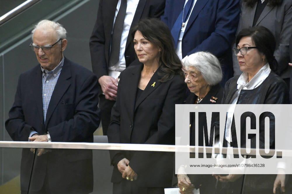 Iris Berben und Margot Friedländer bei der Gedenkstunde des Deutschen Bundestages aus Anlass des Tages des Gedenkens an die Opfer des Nationalsozialismus im Reichstagsgebäude. Berlin