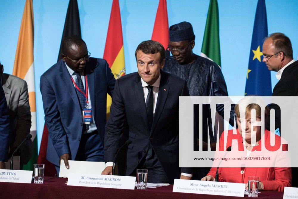 French President Emmanuel Macron (C) arrives with German Chancellor Angela Merkel (R) and Chad s President Idriss Deby Itno (3R) before a press conference, on August 28, 2017 at the presidential Elysee palace in Paris.