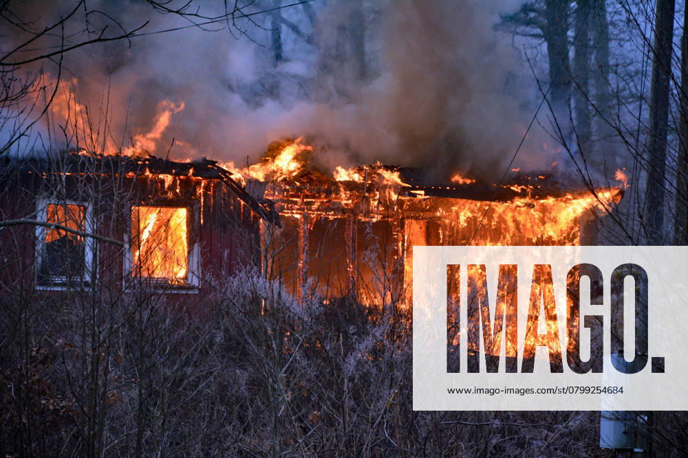 LILLA EDET 20250202 A house in Lilla Edet burned down on Sunday afternoon The alarm came just after 12 oclock and the emergency services let the house burn down in a controlled manner Lilla Edet Sweden
