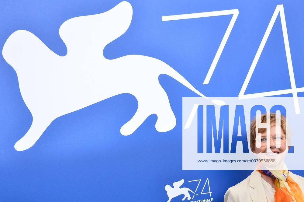Mostra di Venezia; 74th Venice International Film Festival President of the festival Paolo Baratta, Venezia 74 jury members Ildiko Enyedi, Yonfan, Jasmine Trinca, Michel Franco, Edgar Wright, president Annette Bening, members David Stratton, Rebecca Hall, Anna Mouglalis and Venice Film Festival Director Alberto Barbera attend the Jury photocall during the 74th Venice Film Festival at Sala Casino photocall during the 74th Venice Film Festival at Sala Casino Venice, Italy, August 30th 2017 Annette Bening Venice Italy 542916
