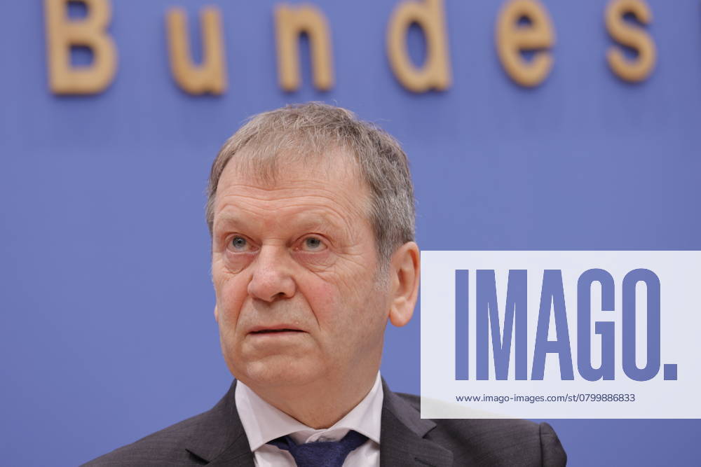 Deutschland, Berlin, Bundespressekonferenz, Thema: Veröffentlichung des Zweijahresgutachtens zum Stand der Klimapolitik in Deutschland