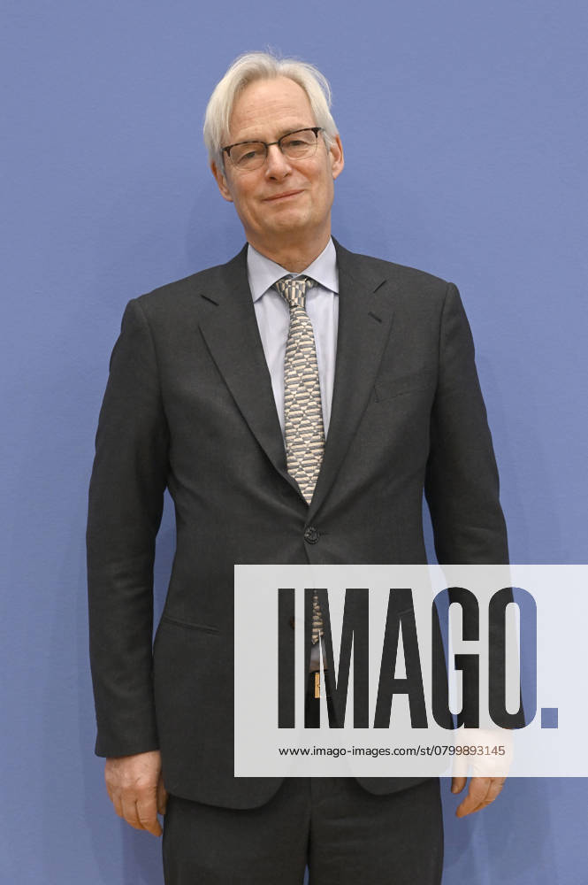 Thomas Heimer bei der Bundespressekonferenz zur Veröffentlichung des Zweijahresgutachtens zum Stand der Klimapolitik in Deutschland im Haus der Bundespressekonferenz. Berlin
