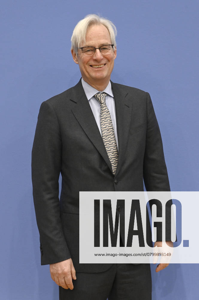 Thomas Heimer bei der Bundespressekonferenz zur Veröffentlichung des Zweijahresgutachtens zum Stand der Klimapolitik in Deutschland im Haus der Bundespressekonferenz. Berlin