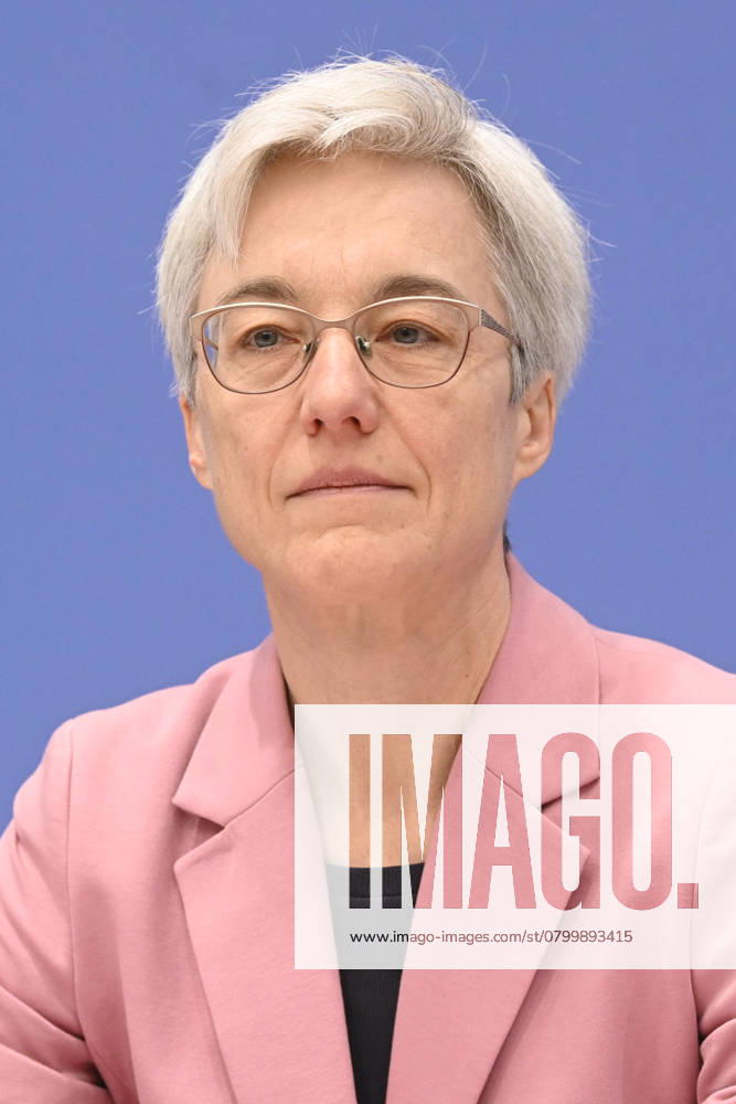 Brigitte Knopf bei der Bundespressekonferenz zur Veröffentlichung des Zweijahresgutachtens zum Stand der Klimapolitik in Deutschland im Haus der Bundespressekonferenz. Berlin, 05.02.2025 Foto:xF.xFuturexImagex klimapolitik_5222