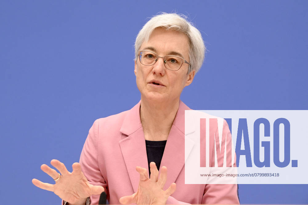 Brigitte Knopf bei der Bundespressekonferenz zur Veröffentlichung des Zweijahresgutachtens zum Stand der Klimapolitik in Deutschland im Haus der Bundespressekonferenz. Berlin, 05.02.2025 Foto:xF.xFuturexImagex klimapolitik_5224