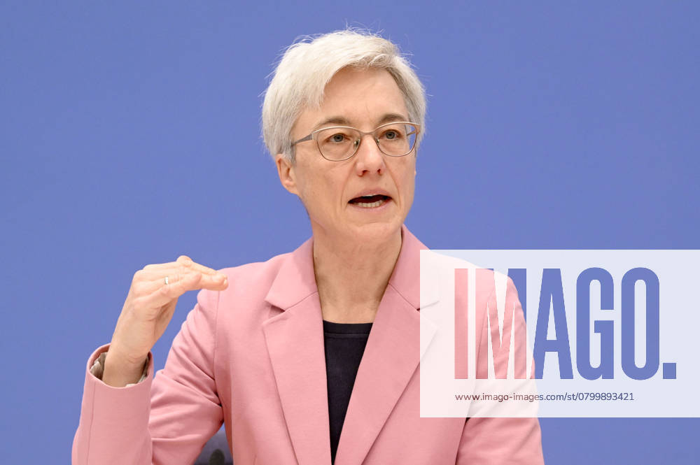 Brigitte Knopf bei der Bundespressekonferenz zur Veröffentlichung des Zweijahresgutachtens zum Stand der Klimapolitik in Deutschland im Haus der Bundespressekonferenz. Berlin, 05.02.2025 Foto:xF.xFuturexImagex klimapolitik_5227