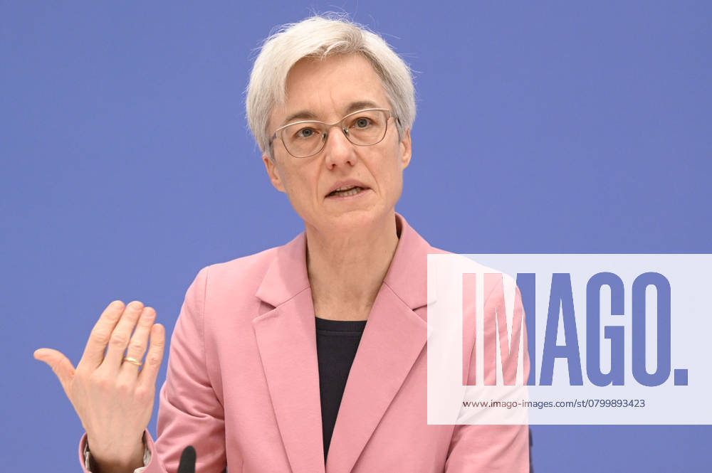 Brigitte Knopf bei der Bundespressekonferenz zur Veröffentlichung des Zweijahresgutachtens zum Stand der Klimapolitik in Deutschland im Haus der Bundespressekonferenz. Berlin, 05.02.2025 Foto:xF.xFuturexImagex klimapolitik_5229