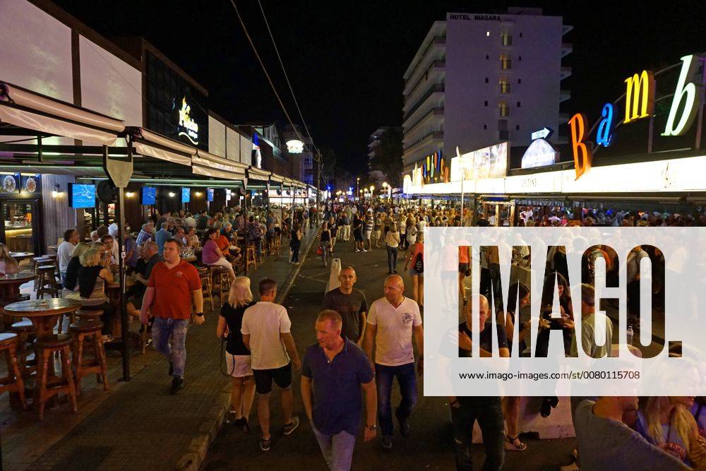 Spanien, Insel Mallorca, Am Touristen-Hotspot Ballermann in El Arenal liegt die Vergnügungsmeile Schinkenstrasse mit dem Kult-Lokal Bierkönig. 06.09.2017, Mallorca: Barrieren zur Terrorabwehr am Ballermann 06.09.2017, Mallorca: Barrieren zur Terrorabwehr am Ballermann