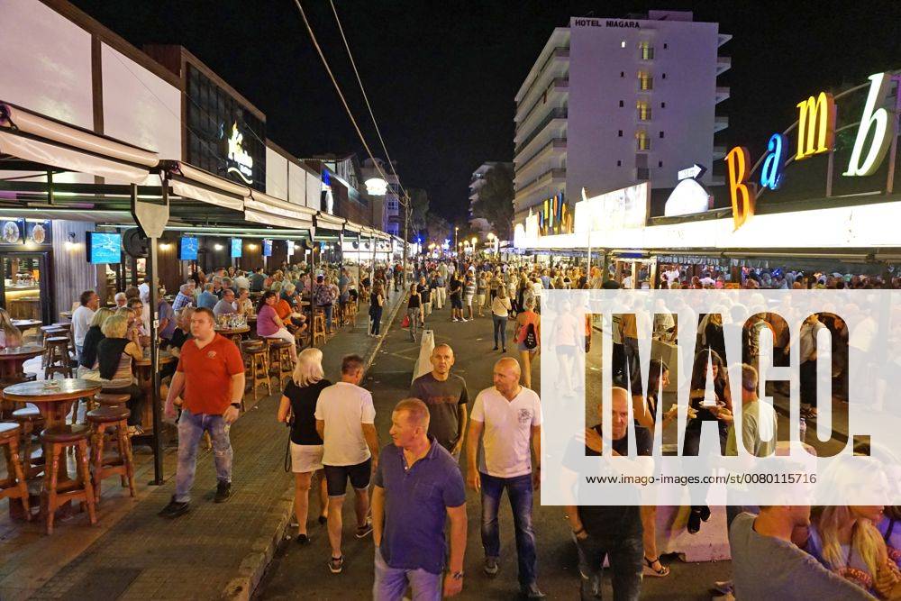 Spanien, Insel Mallorca, Am Touristen-Hotspot Ballermann in El Arenal liegt die Vergnügungsmeile Schinkenstrasse mit dem Kult-Lokal Bierkönig. 06.09.2017, Mallorca: Barrieren zur Terrorabwehr am Ballermann 06.09.2017, Mallorca: Barrieren zur Terrorabwehr am Ballermann