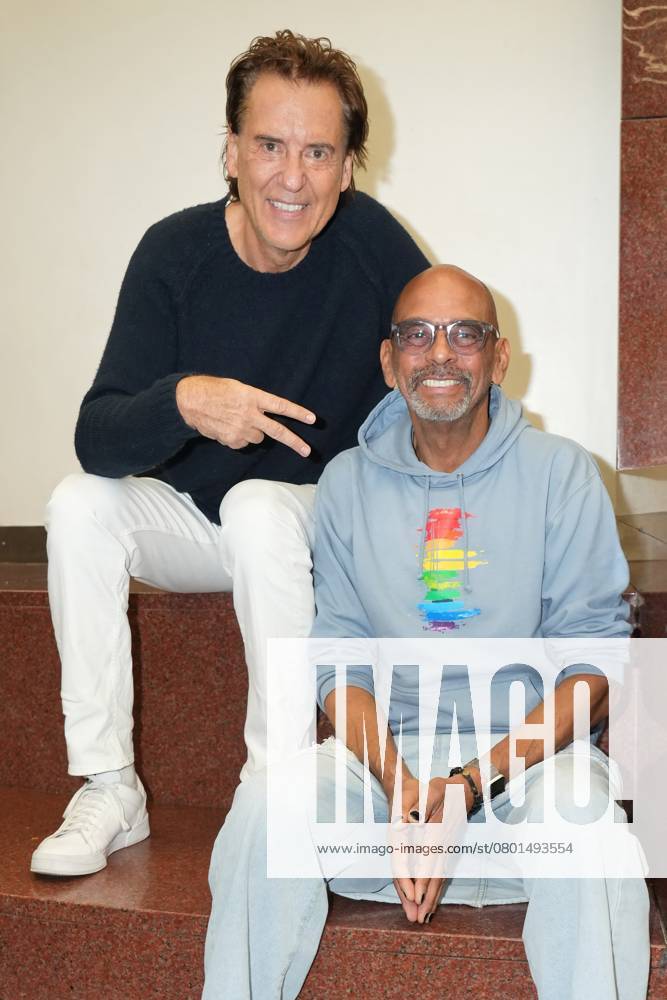 RTL Dschungelcamp - Frankfurt 2025. Jörg Dahlmann, Pierre Sanoussi-Bliss bei der Rueckkehr der Dschungelcamp-Kandidaten der RTL Reality-TV-Show Ich bin ein Star - holt mich hier raus aus Australien auf dem Flughafen Frankfurt am Main. Frankfurt Flughafen Hessen