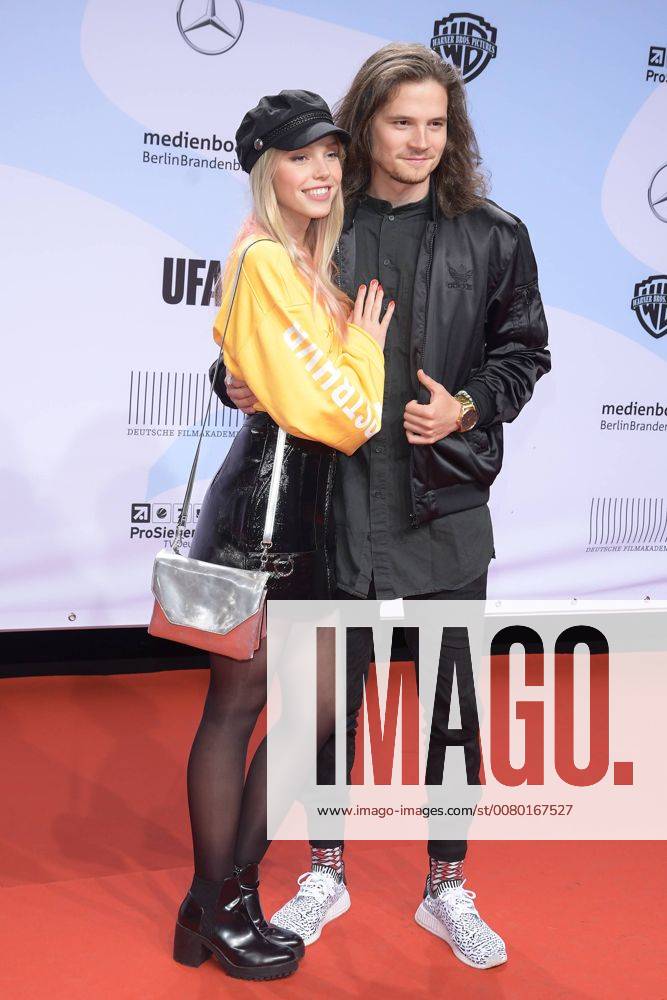 Lina Larissa Strahl mit Freund Tilman Poerzgen Ankunft First Step Awards im Stage Theater des Westens in Berlin am 18.09.2017