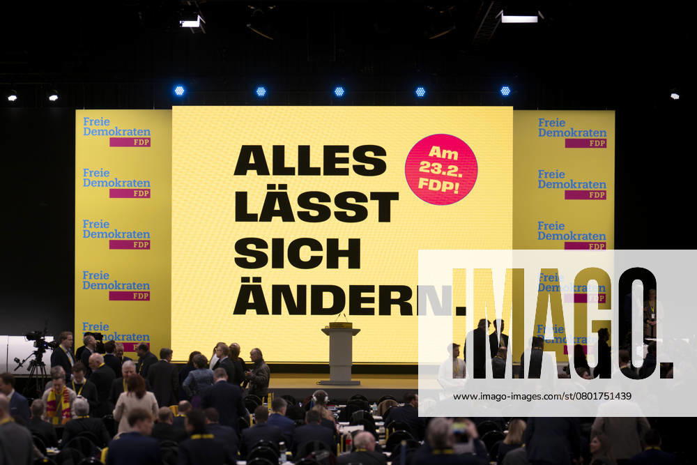 FDP Parteitag DEU, Deutschland, Germany, Berlin, 09.02.2025 Anzeige Alles laesst sich aendern fuer die Kampagne der Freien Demokraten auf dem Bundesparteitag der FDP zum Wahlprogramm und Sofortprogramm unter dem Motto Alles laesst sich aendern Alles lässt sich ändern in Berlin Deutschland . Nach dem Bruch der Drei-Parteien-Bundeskoalition im vergangenen November werden in Deutschland am 23. Februar 2025 vorgezogene Bundestagswahlen abgehalten. Die Partei bewegt sich derzeit unter der 5 Prozent . en: Display Everything can be changed for the campaign of the Free Democrats at the federal party conference of the FDP on the election program and immediate program under the motto Everything can be changed Everything can be changed in Berlin Ger