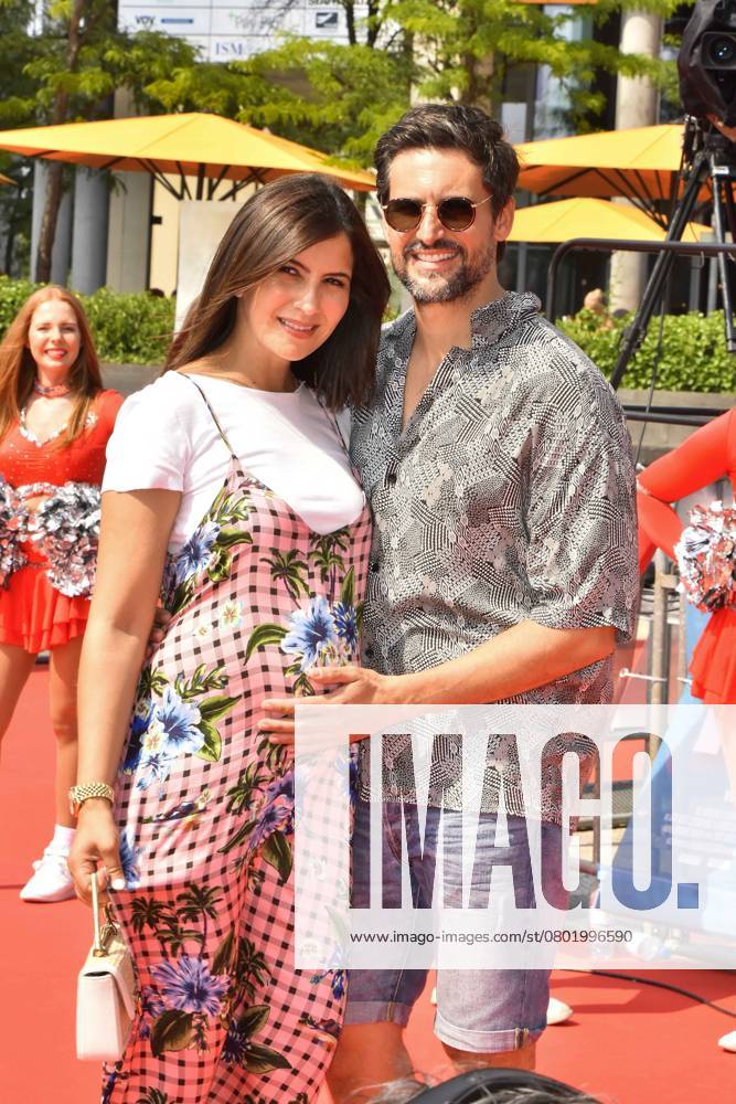 Chryssanthi Kavazi erwartet ein Kind mit ihrem Ehemann Tom Beck Babybauch schwanger zu Gast bei der Weltpremiere des Kino - Dokumentarfilm Kroos im Cinedome am Sonntag 30.06.2019 in Koeln NRW Deutschland