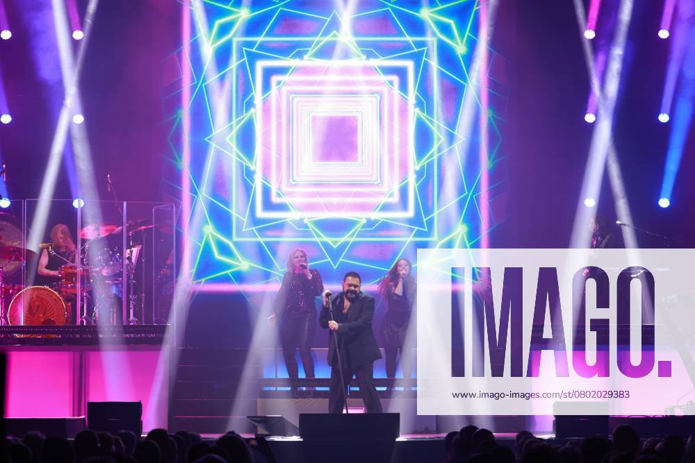 Alphaville, Saenger Marian Gold, im Konzert live im Tempodrom Berlin, 40 Jahre Alphaville, Berlin