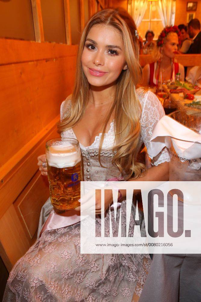 Pamela Reif bei der - Madlwiesn - im Schuetzen-Festzelt beim Muenchner Oktoberfest, der Wiesn auf der Theresienwiese, Muenchen Copyright imago stock&people GmbH Tinkeres Datum: 21.09.2017 Oktoberfest