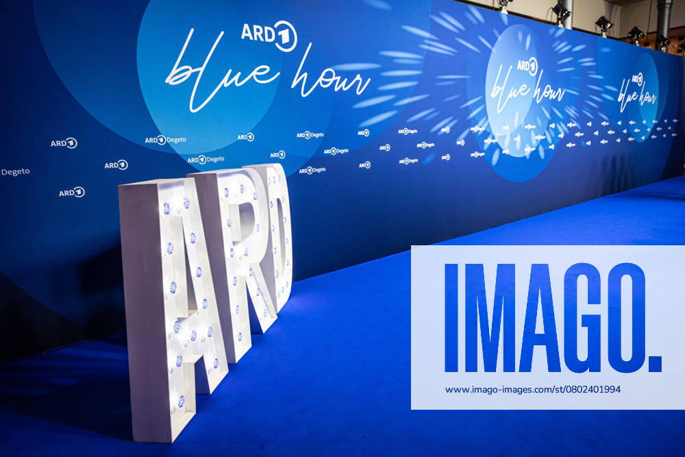 ARD BLUE HOUR 2025 Übersicht Atmosphäre Blauer Teppich Feature Anlässlich der 75. Internationalen Filmfestspiele Berlin Berlinale findet die ARD BLUE HOUR 2025 statt Im Hotel Telegraphenamt in Berlin