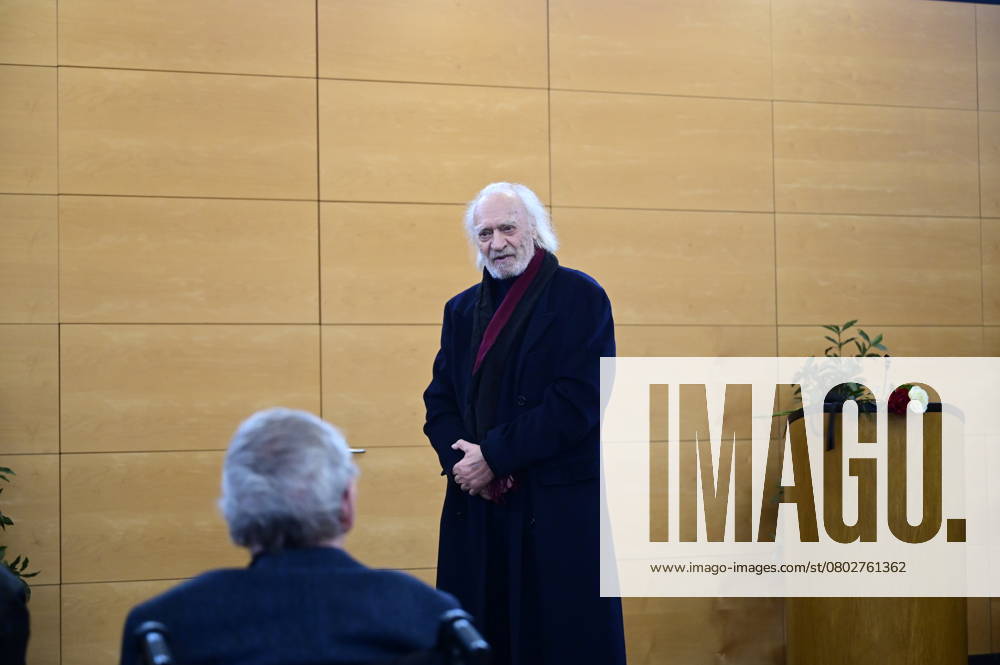 Achim Wolff bei der Trauerfeier und Urnenbeisetzung für Christel Bodenstein auf dem Waldfriedhof Grünau. Berlin, 13.02.2025 Berlin Germany