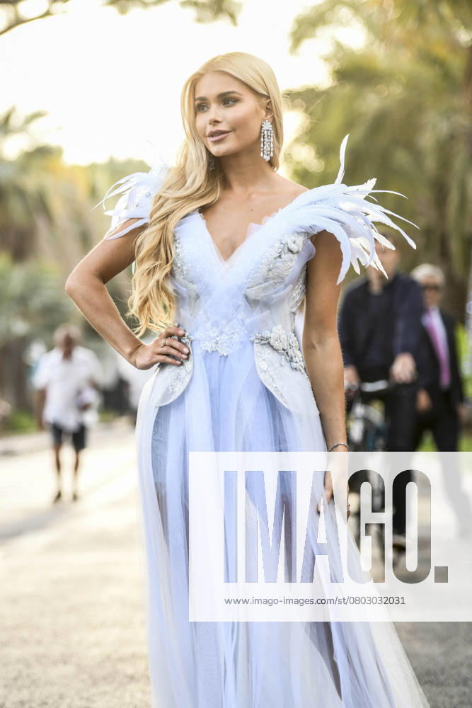 Pamela Reif walks along the Croisette during the 75th Festival de Cannes in the Palais des Festivals in Cannes, France, 18 May 2022. Provence-Alpes-Cote d Azur France