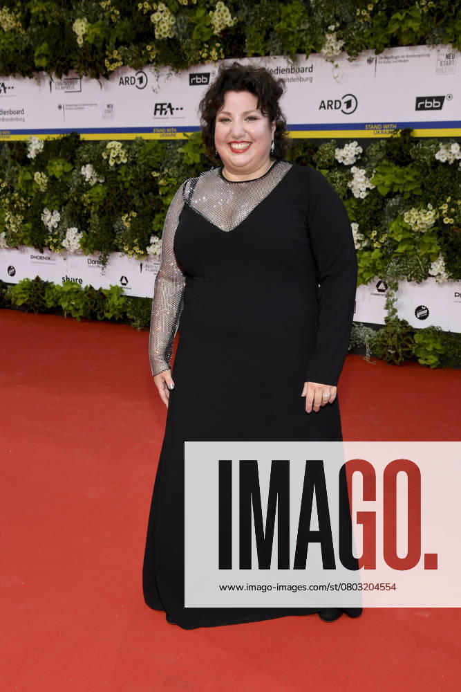 Meltem Kaptan bei der Verleihung des Deutschen Filmpreises am 24. Juni 2022 im Palais am Funkturm in den Messe-Hallen in Berlin.