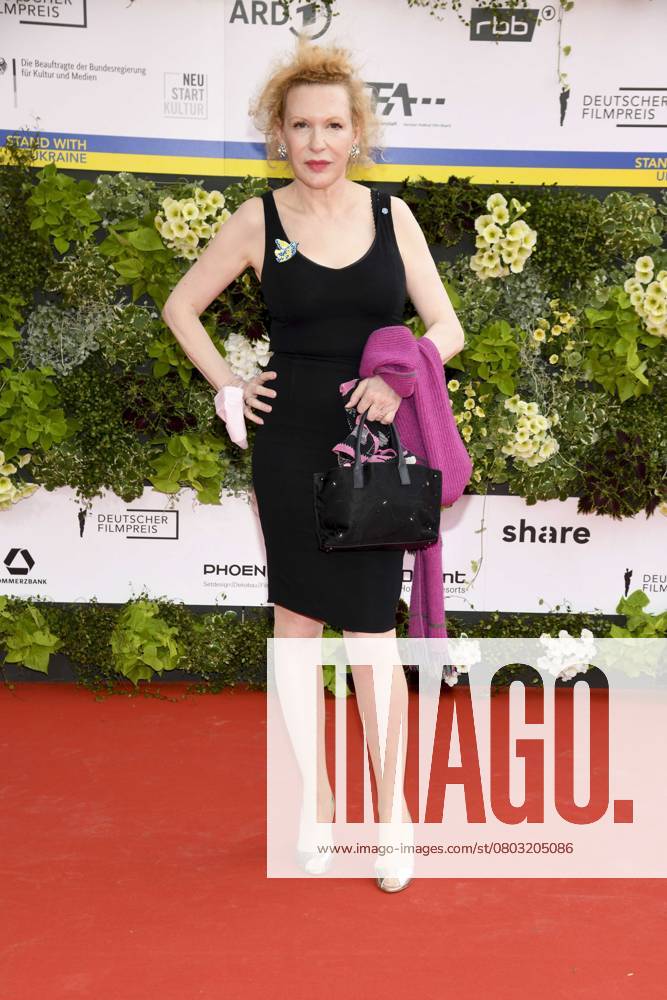 Sunnyi Melles bei der Verleihung des Deutschen Filmpreises am 24. Juni 2022 im Palais am Funkturm in den Messe-Hallen in Berlin.