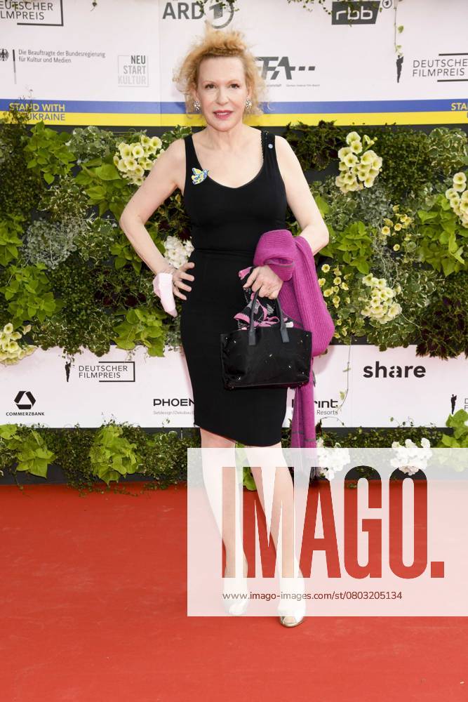 Sunnyi Melles bei der Verleihung des Deutschen Filmpreises am 24. Juni 2022 im Palais am Funkturm in den Messe-Hallen in Berlin.