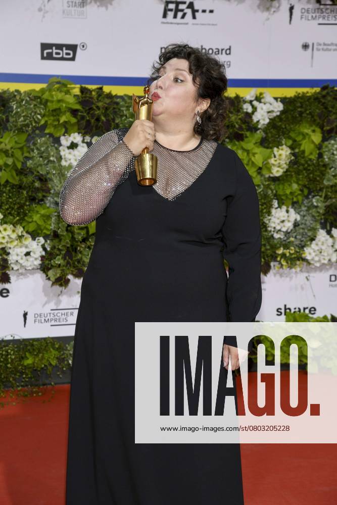 Meltem Kaptan bei der Verleihung des Deutschen Filmpreises Lola am 24. Juni 2022 im Palais am Funkturm in den Messe-Hallen in Berlin.