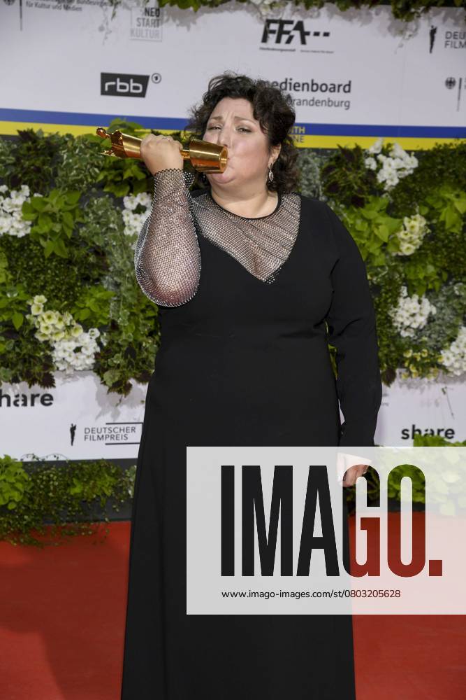 Meltem Kaptan bei der Verleihung des Deutschen Filmpreises Lola am 24. Juni 2022 im Palais am Funkturm in den Messe-Hallen in Berlin.