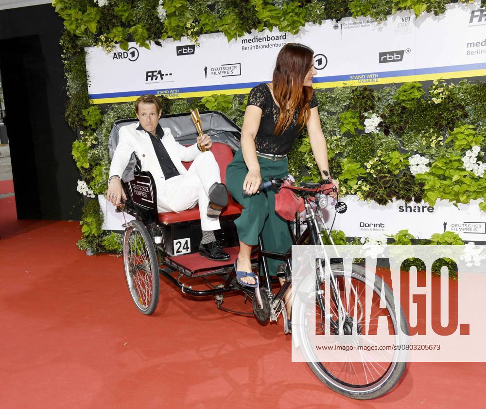 Alexander Scheer bei der Verleihung des Deutschen Filmpreises am 24. Juni 2022 im Palais am Funkturm in den Messe-Hallen in Berlin.
