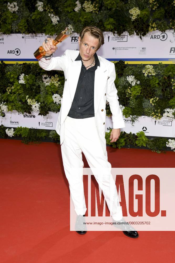 Alexander Scheer bei der Verleihung des Deutschen Filmpreises am 24. Juni 2022 im Palais am Funkturm in den Messe-Hallen in Berlin.